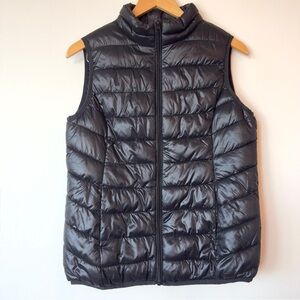 Zip up Black Puffer Vest women’s M